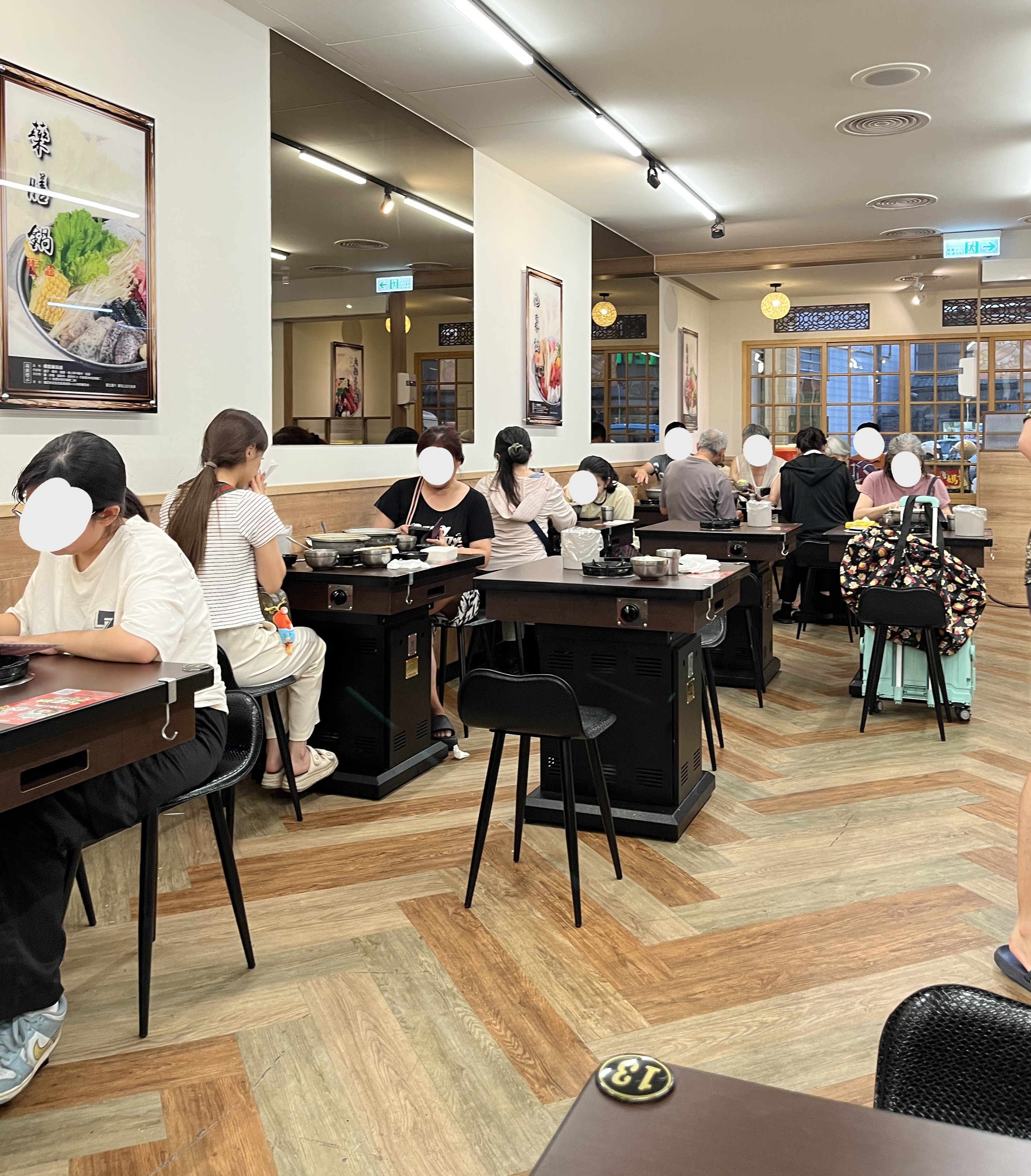 三媽臭臭鍋 鳳山五甲店 | 新一代裝潢冷氣瓦斯爐 | 飲料吧甜點爆米花吃到飽 - 第3張圖