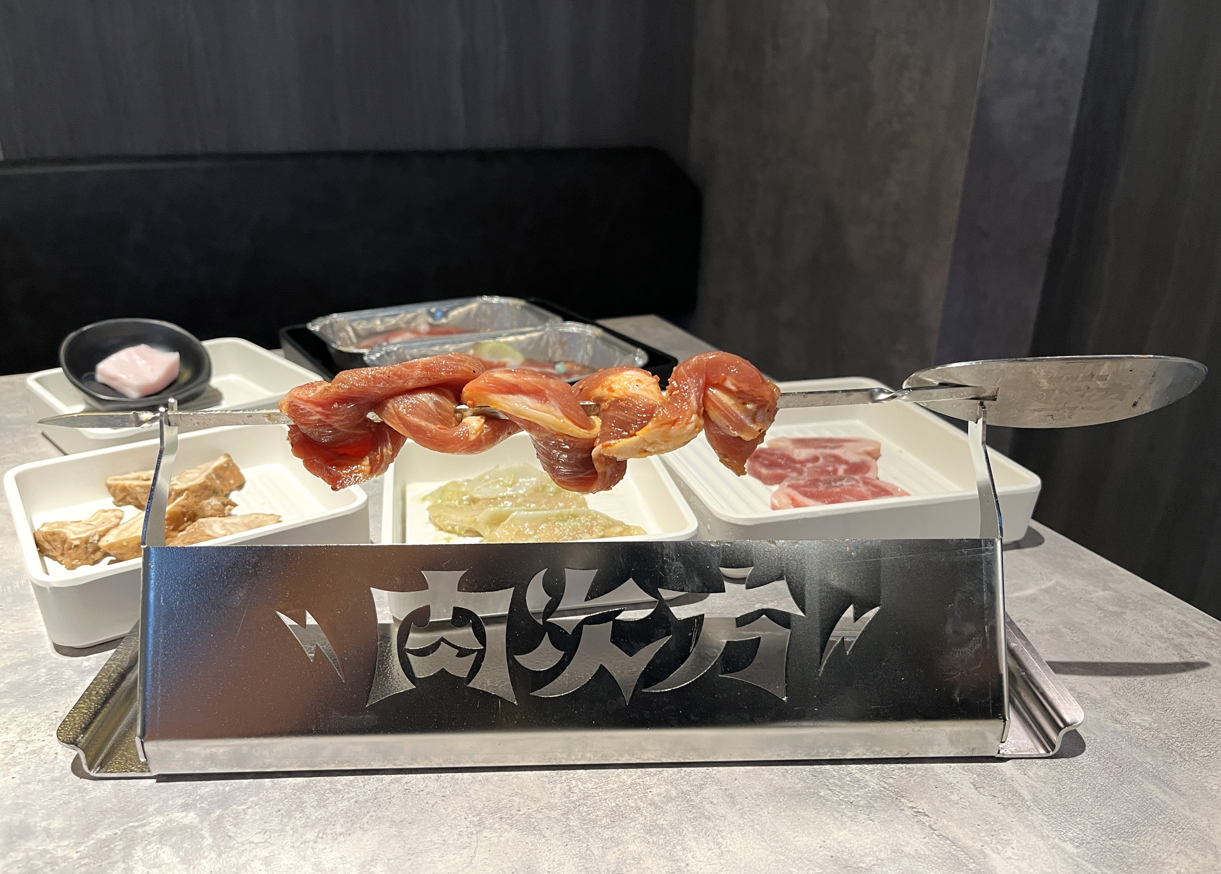 肉次方 高雄夢時代店 | 服務好燒肉吃到飽高雄首家百貨店 | 858 桌邊現切牛肉 - 第24張圖