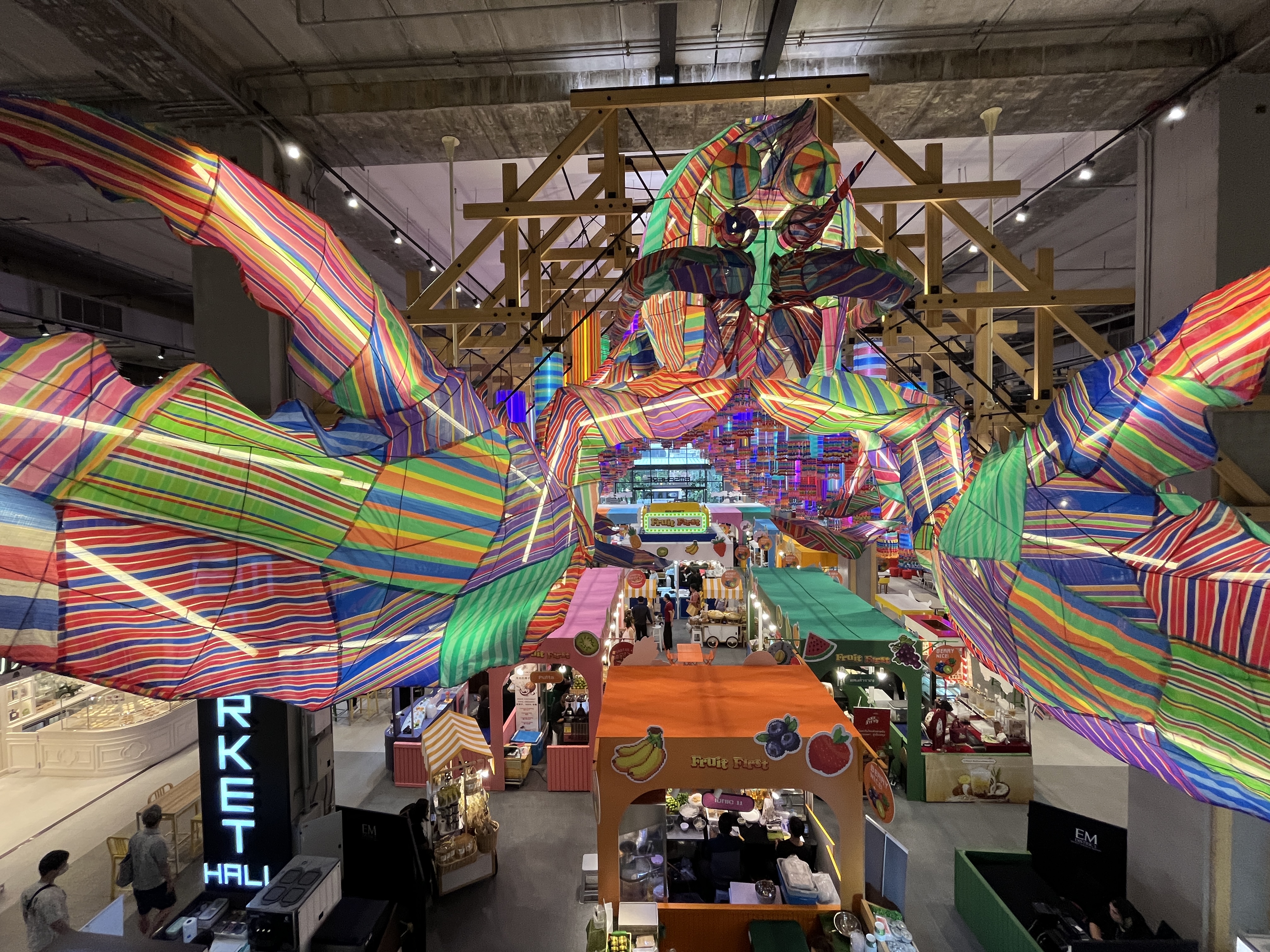 SHAKE SHACK 曼谷 EMsphere | 泰國限定泰式奶茶奶昔 | 美國紐約必吃漢堡店 - 第1張圖