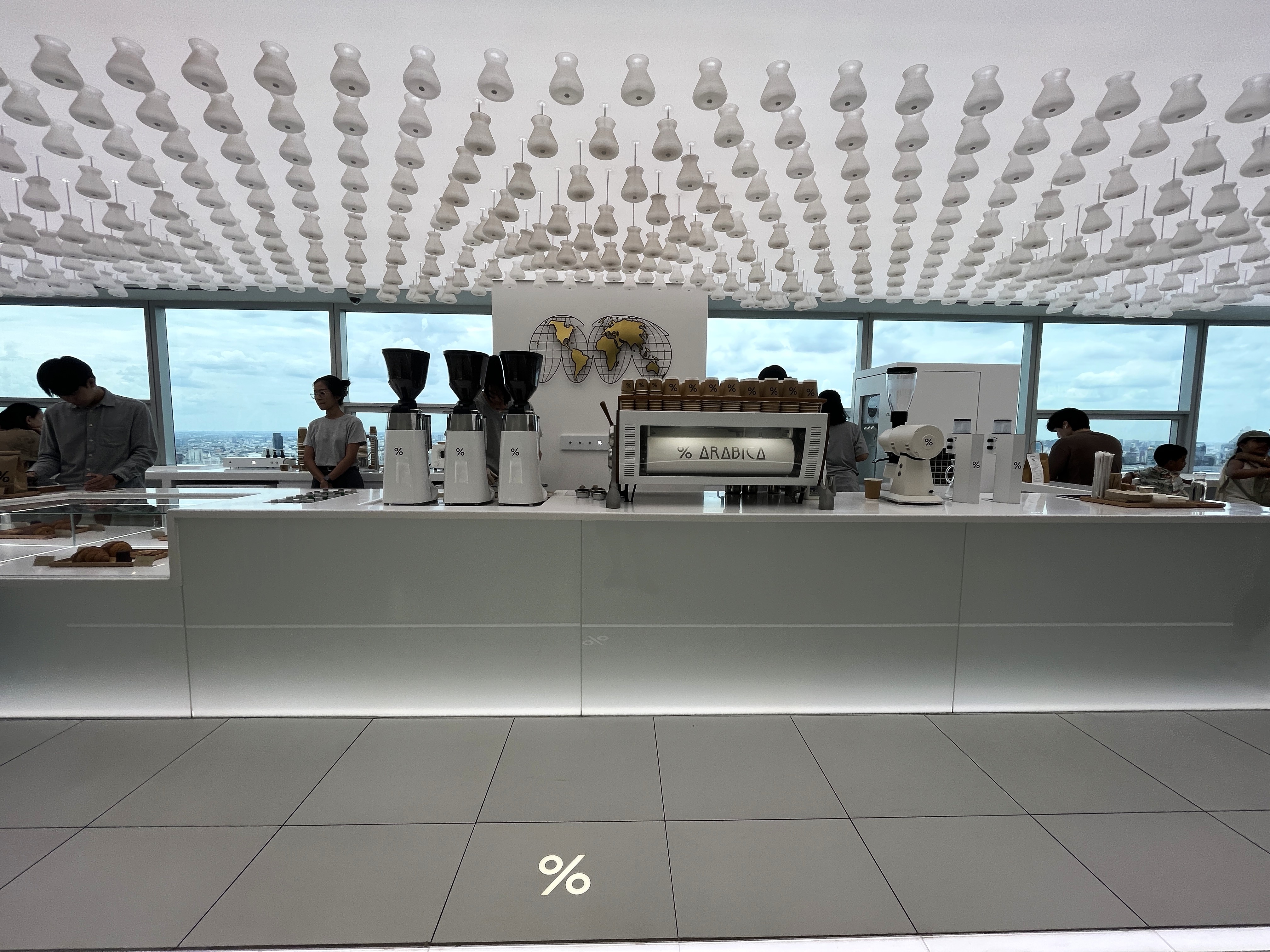 %Arabica  曼谷高空景觀店 | 買杯咖啡就能上55樓觀景台 | % Arabica Bangkok Empire Tower - 第9張圖