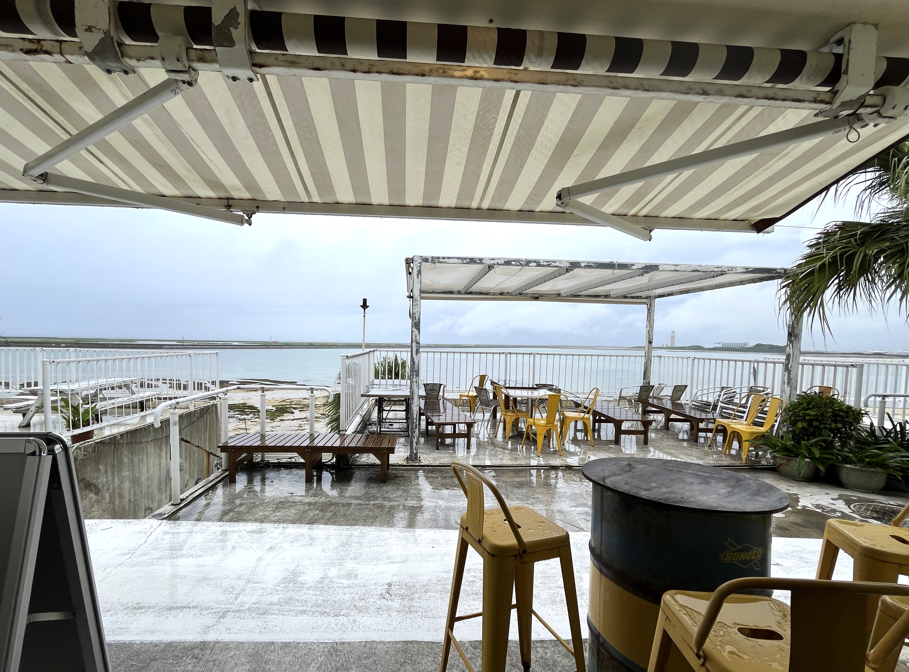 沖繩 瀨長島 | 希臘風機場旁文創小島 | 幸福鬆餅 | MARCY’S OKINAWA 香蕉奶昔 - 第10張圖