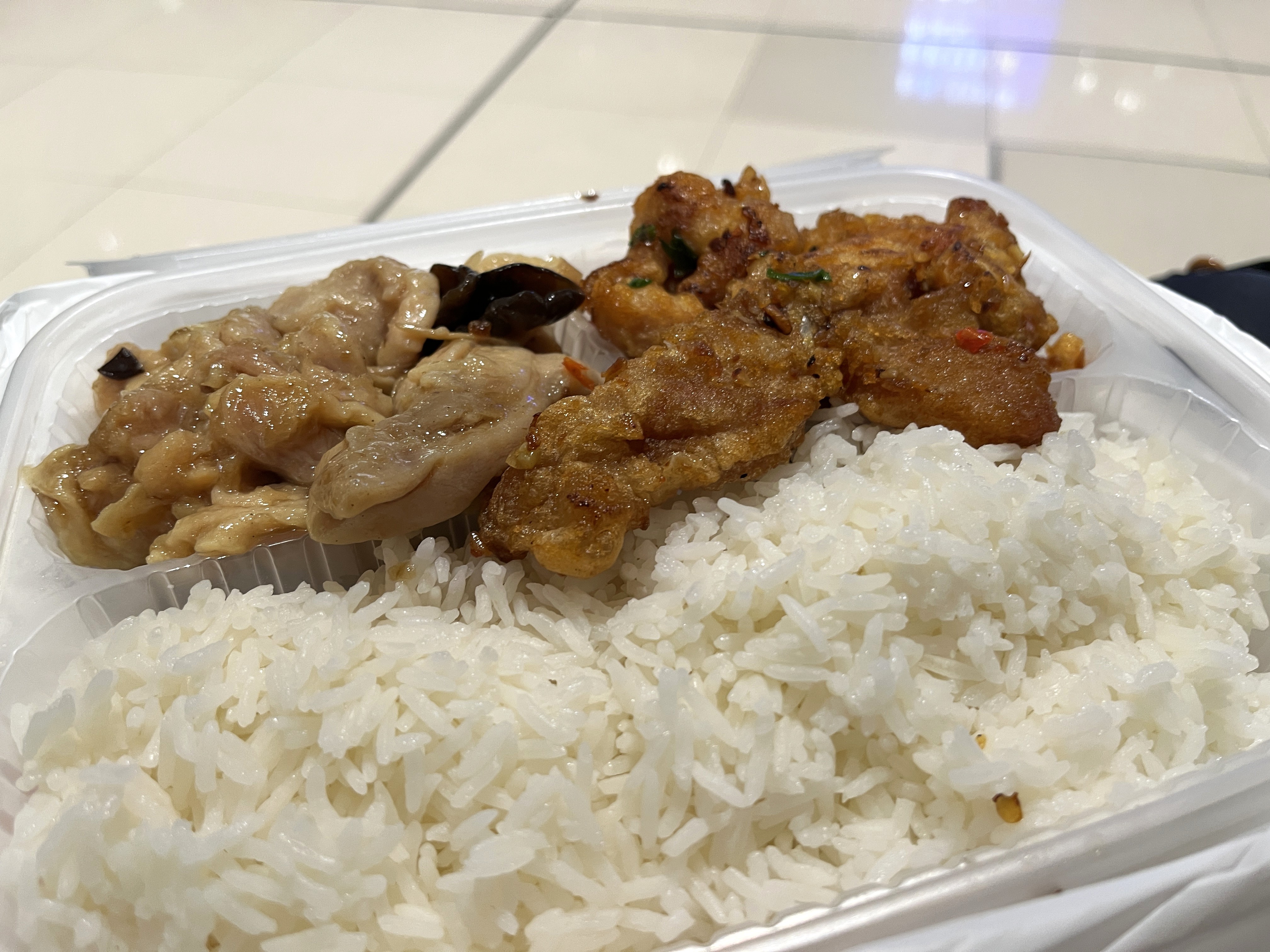 華航 香港-高雄 CI936 | 很滑的華航A321NEO 經濟艙 | 台灣設備最好的窄體客機 - 第8張圖