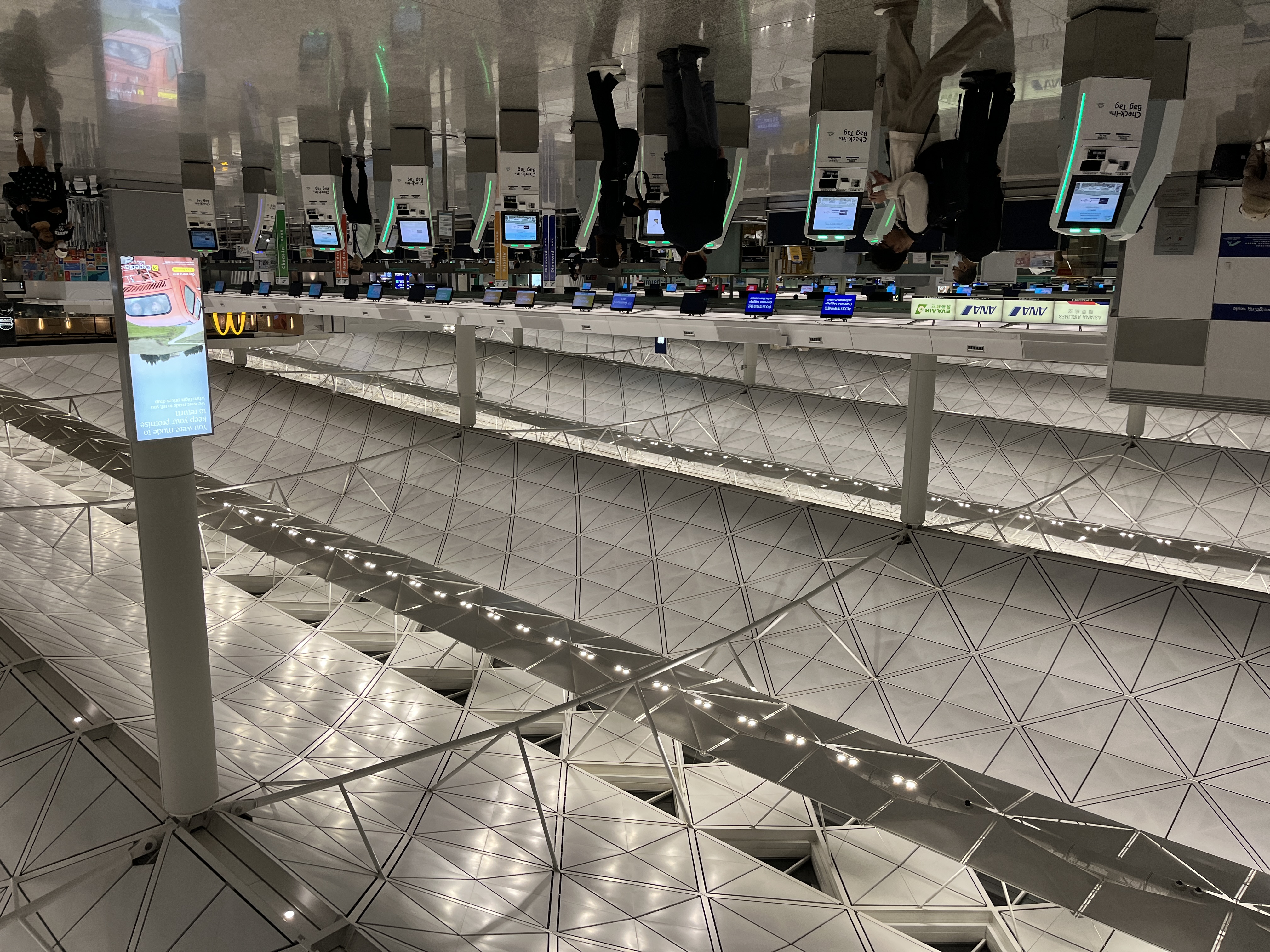 華航 香港-高雄 CI936 | 很滑的華航A321NEO 經濟艙 | 台灣設備最好的窄體客機 - 第2張圖