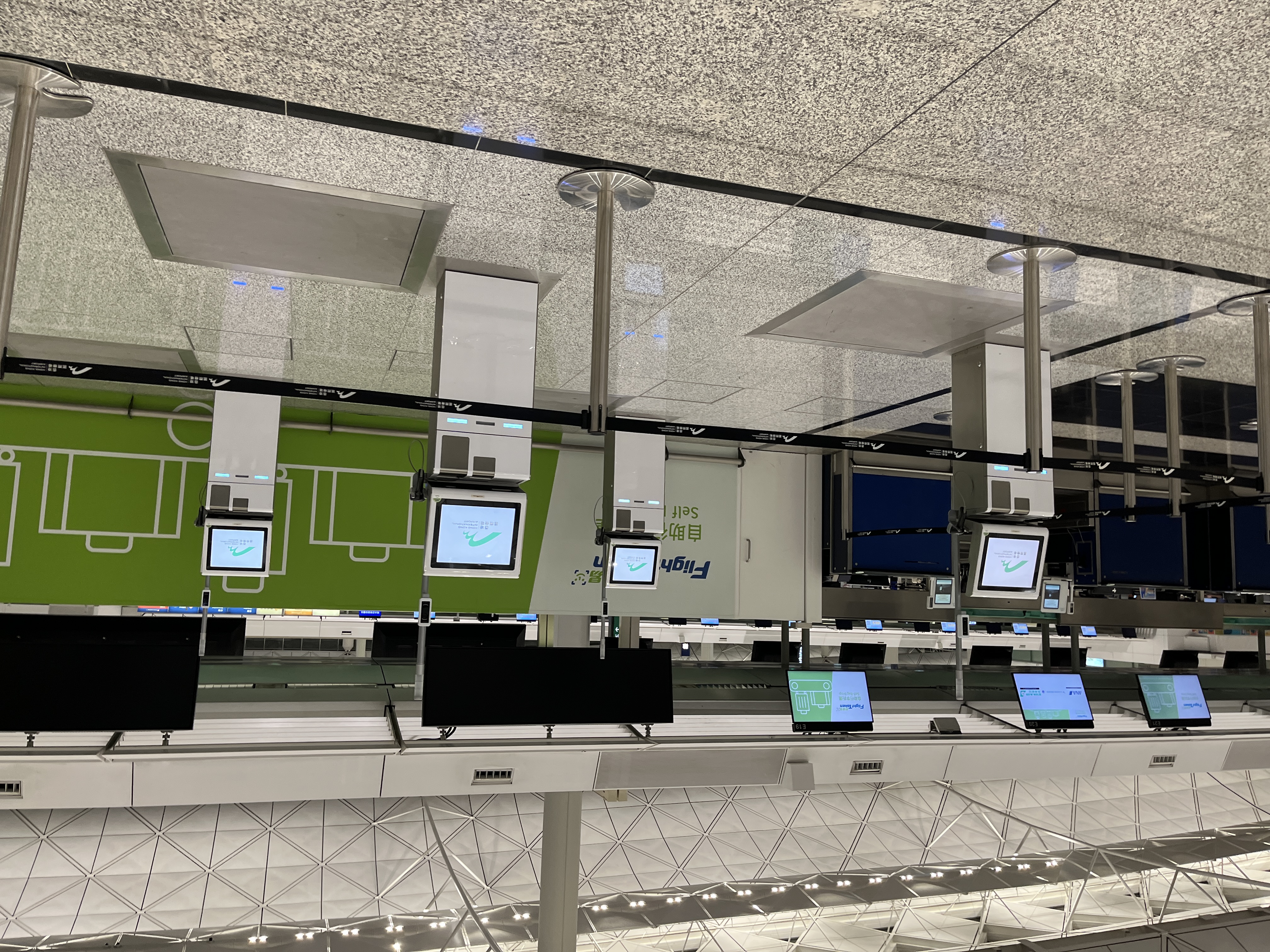 華航 香港-高雄 CI936 | 很滑的華航A321NEO 經濟艙 | 台灣設備最好的窄體客機 - 第3張圖