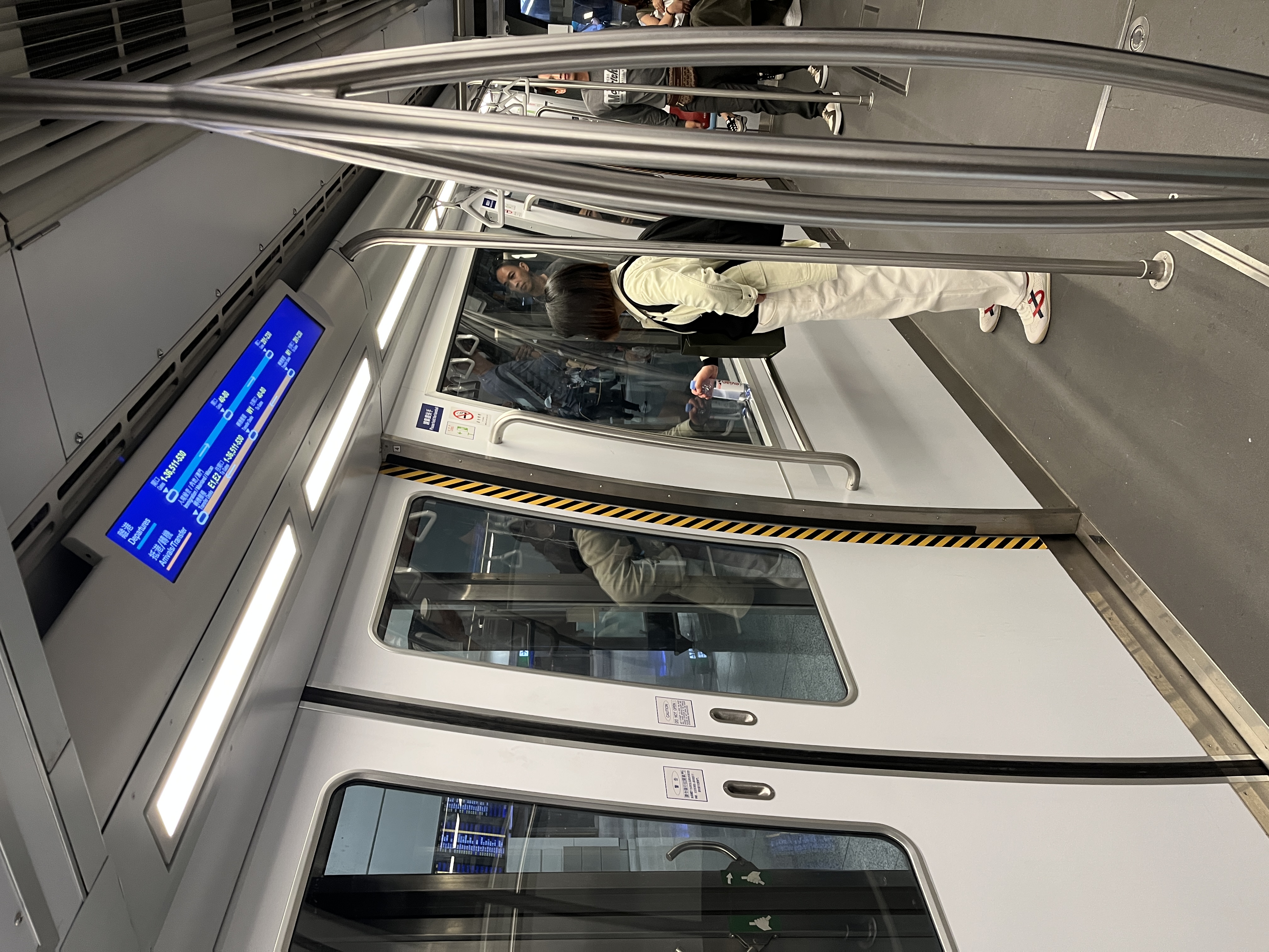 華航 香港-高雄 CI936 | 很滑的華航A321NEO 經濟艙 | 台灣設備最好的窄體客機 - 第11張圖