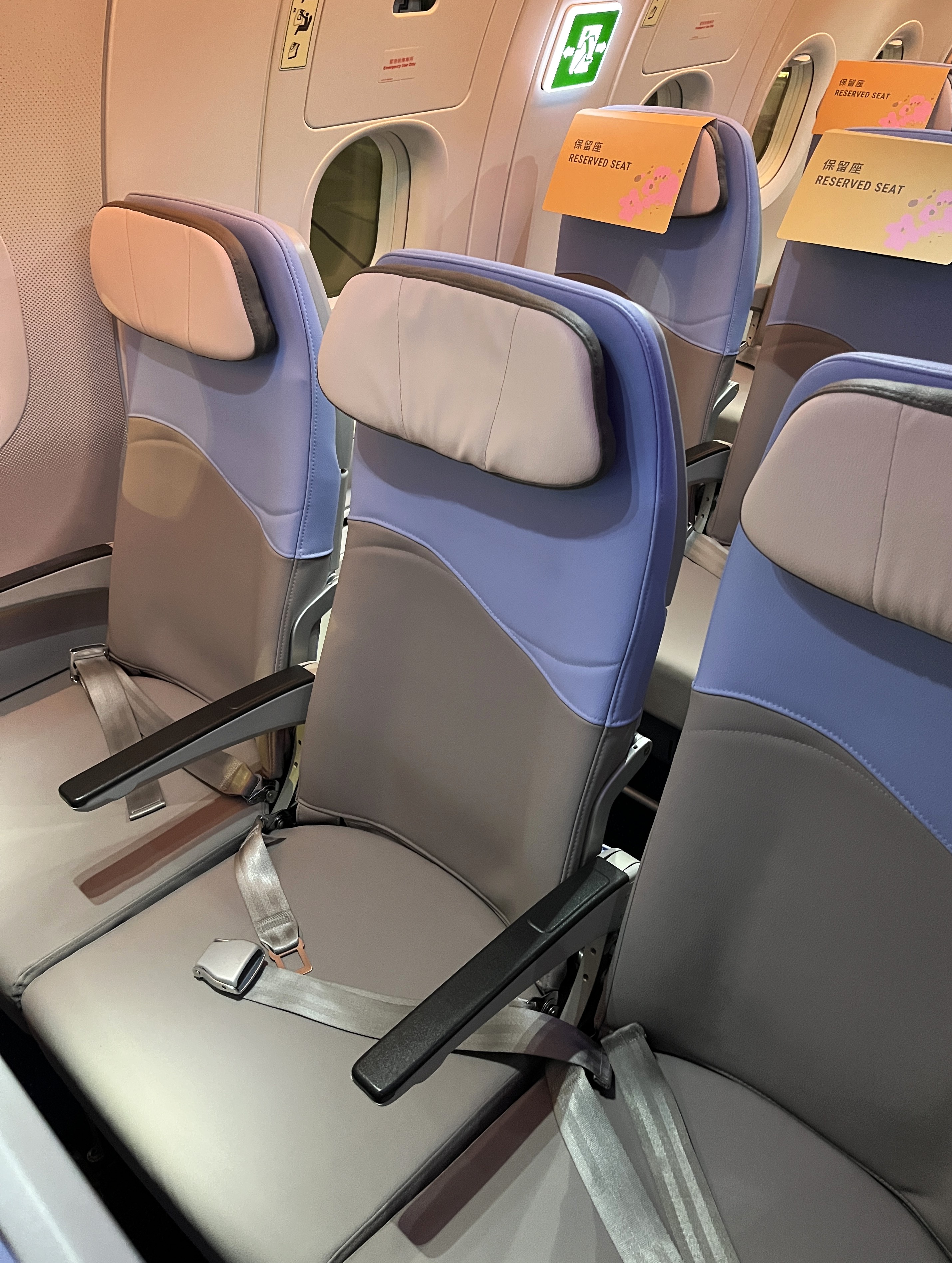 華航 香港-高雄 CI936 | 很滑的華航A321NEO 經濟艙 | 台灣設備最好的窄體客機 - 第21張圖