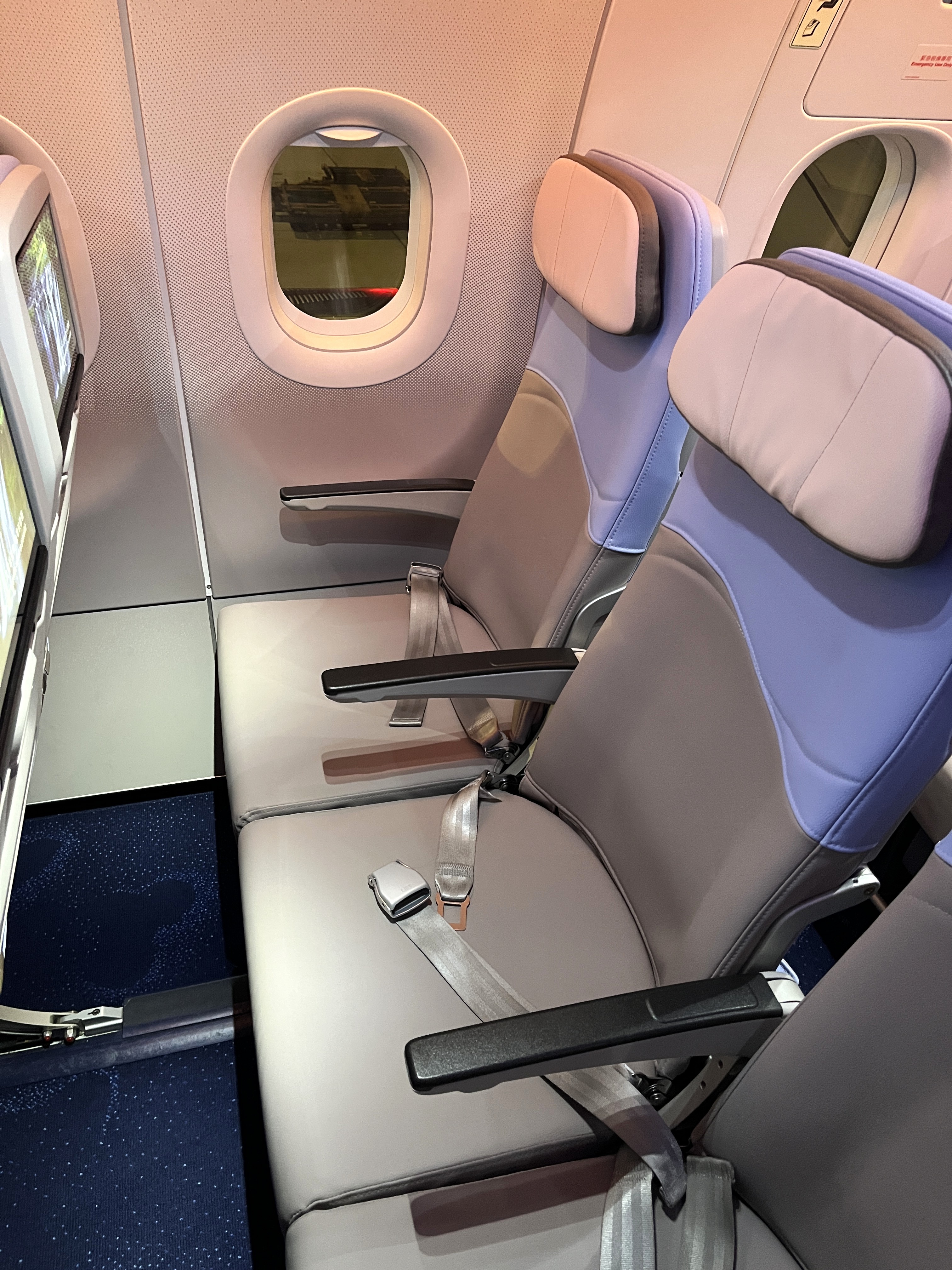 華航 香港-高雄 CI936 | 很滑的華航A321NEO 經濟艙 | 台灣設備最好的窄體客機 - 第22張圖