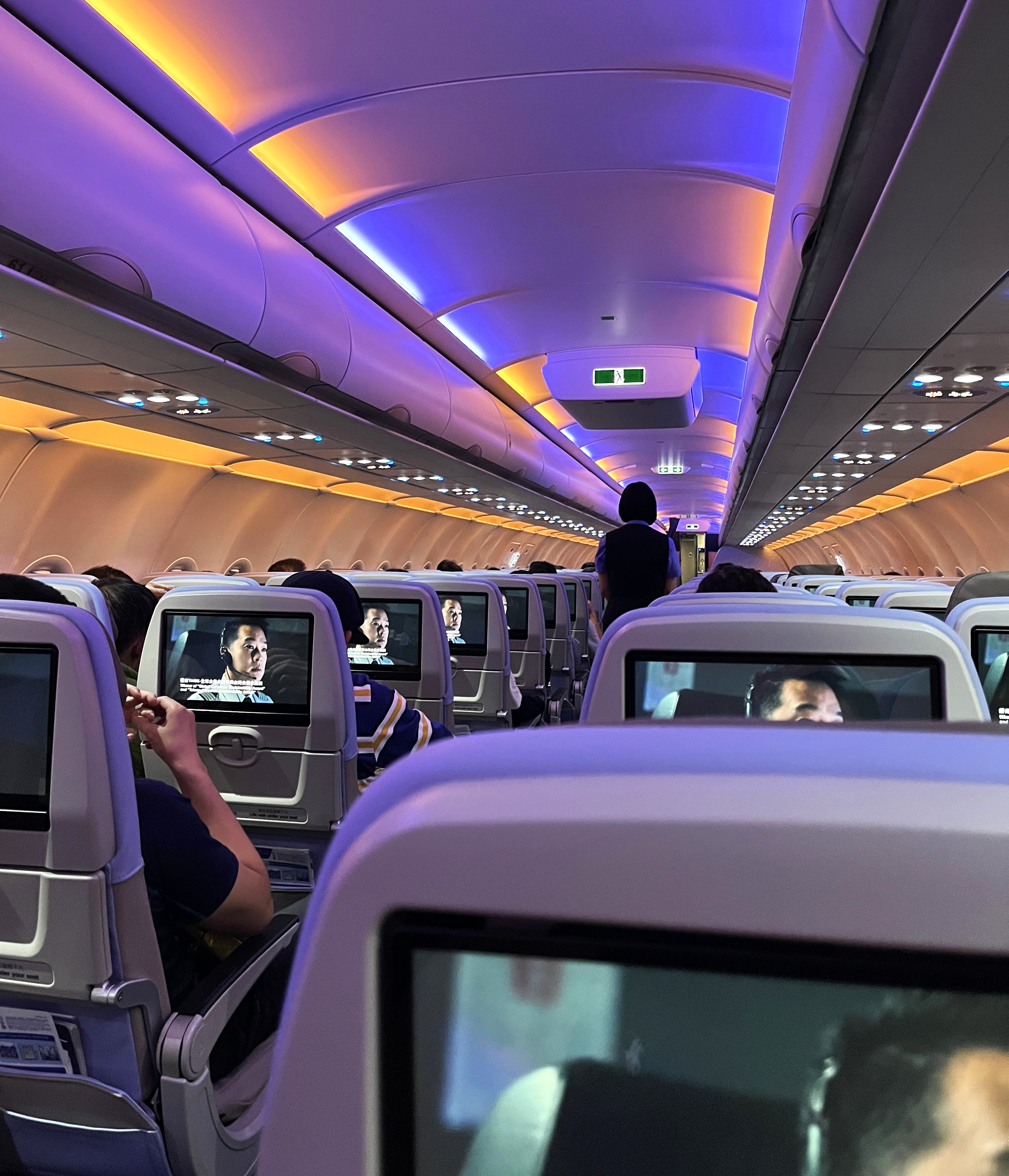 華航 香港-高雄 CI936 | 很滑的華航A321NEO 經濟艙 | 台灣設備最好的窄體客機 - 第26張圖