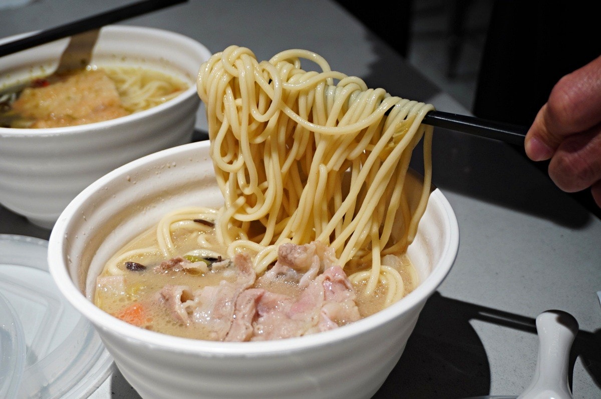 夢想麵館 | 高雄民權店 |  24小時現點現做麵食 | 內容豐富無人麵店