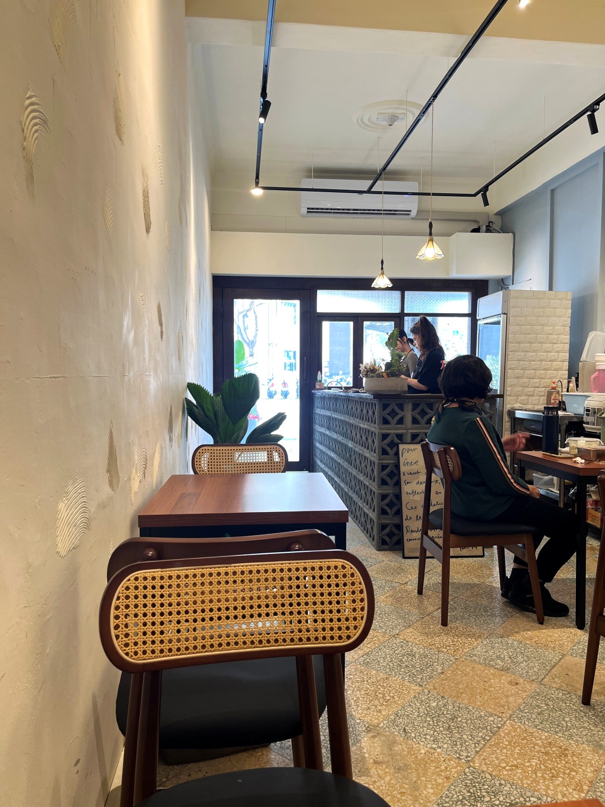 餓八來秋 高雄鹽埕店 | 來自台南的南洋風格海南雞專賣店 | 高雄海南雞飯